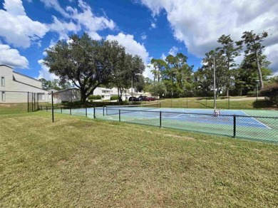 Paired home living at its finest. Tucked away in Owl's Landing on Hilaman Park Golf Course in Florida - for sale on GolfHomes.com, golf home, golf lot