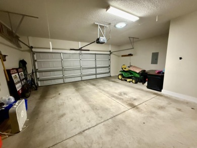 Discover comfort and convenience in this beautiful 3-bedroom on Coronado Golf Course in Arkansas - for sale on GolfHomes.com, golf home, golf lot