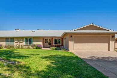 **UNIQUE**  An oasis in the desert. Delightful 2 bedroom / 2 on Ahwatukee Country Club in Arizona - for sale on GolfHomes.com, golf home, golf lot