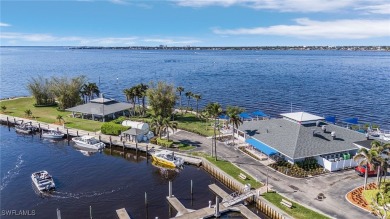 Fresh and Clean! 2 bedroom END unit on the 4th floor with great on The Landings Yacht, Golf and Tennis Club in Florida - for sale on GolfHomes.com, golf home, golf lot