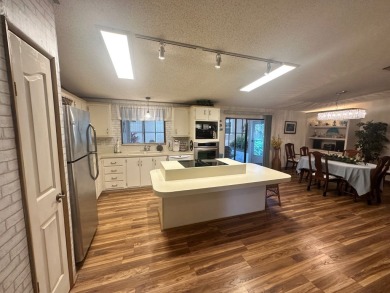 A well cared for 2 bedrooms, 2 bathrooms Palm Harbor home on the on Del Tura Golf and Country Club in Florida - for sale on GolfHomes.com, golf home, golf lot