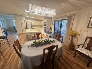 A well cared for 2 bedrooms, 2 bathrooms Palm Harbor home on the on Del Tura Golf and Country Club in Florida - for sale on GolfHomes.com, golf home, golf lot