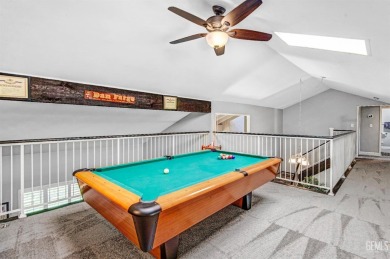 Take a look at this beautifully remodeled condo in a highly on Sundale Country Club in California - for sale on GolfHomes.com, golf home, golf lot
