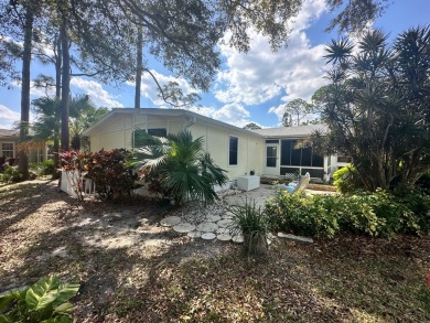A well cared for 2 bedrooms, 2 bathrooms Palm Harbor home on the on Del Tura Golf and Country Club in Florida - for sale on GolfHomes.com, golf home, golf lot