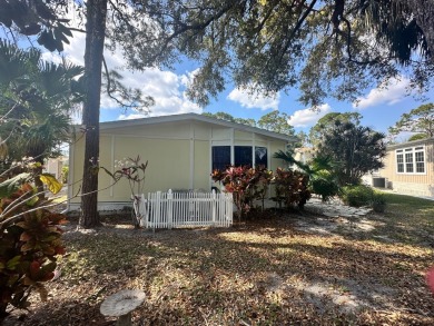 A well cared for 2 bedrooms, 2 bathrooms Palm Harbor home on the on Del Tura Golf and Country Club in Florida - for sale on GolfHomes.com, golf home, golf lot