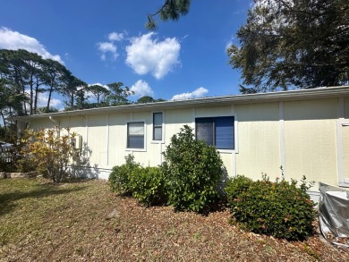 A well cared for 2 bedrooms, 2 bathrooms Palm Harbor home on the on Del Tura Golf and Country Club in Florida - for sale on GolfHomes.com, golf home, golf lot