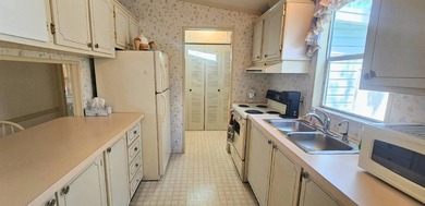 FURNISHED TURN KEY, OPEN BACKYARD Florida 2 bedroom 2 bath home on Zephyrhills Municipal Golf Course in Florida - for sale on GolfHomes.com, golf home, golf lot