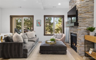 Escape to this mountain retreat in Suncadia's Cascade Reach and on Suncadia Resort in Washington - for sale on GolfHomes.com, golf home, golf lot