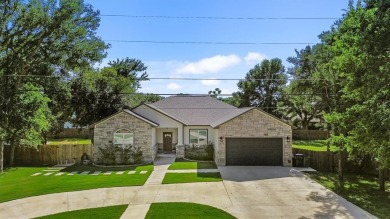 Beautiful custom home on an oversized private lot w/ circle on Pine Forest Golf Club in Texas - for sale on GolfHomes.com, golf home, golf lot