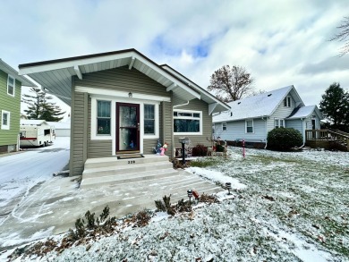 This 2 bedroom home is ready to move in.  Nice main floor plan on Cedar Pointe Golf Course in Iowa - for sale on GolfHomes.com, golf home, golf lot