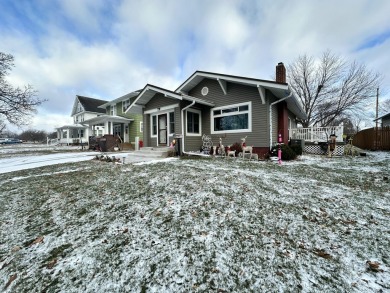 This 2 bedroom home is ready to move in.  Nice main floor plan on Cedar Pointe Golf Course in Iowa - for sale on GolfHomes.com, golf home, golf lot