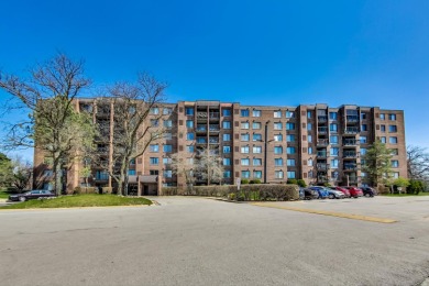 Newly remodeled 1 bedroom unit in the 400 building where you on River Oaks Golf Course in Illinois - for sale on GolfHomes.com, golf home, golf lot