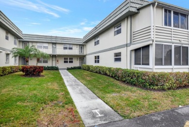 Lovely and Clean!  This condo is beautifully updated and ready on Kings Point Golf -Flanders Way in Florida - for sale on GolfHomes.com, golf home, golf lot