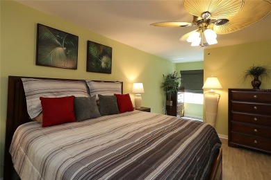 This 2/2 Marathon Courtyard villa is located in the Villas on Glenview Championship Golf and Country Club in Florida - for sale on GolfHomes.com, golf home, golf lot