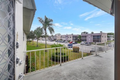 Lovely and Clean!  This condo is beautifully updated and ready on Kings Point Golf -Flanders Way in Florida - for sale on GolfHomes.com, golf home, golf lot