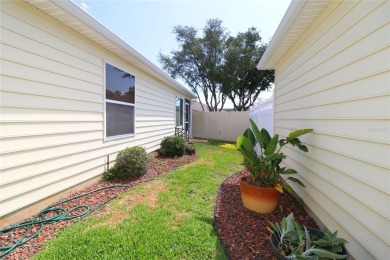 This 2/2 Marathon Courtyard villa is located in the Villas on Glenview Championship Golf and Country Club in Florida - for sale on GolfHomes.com, golf home, golf lot