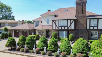 Meticulously crafted custom home, first time on the market on River Forest Country Club in Illinois - for sale on GolfHomes.com, golf home, golf lot