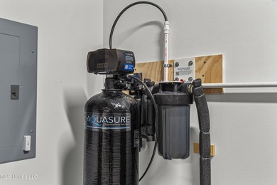 Like-new 3-bedroom, 2-bath home in Pinehurst of Lake Caroline on Lake Caroline Golf Club in Mississippi - for sale on GolfHomes.com, golf home, golf lot