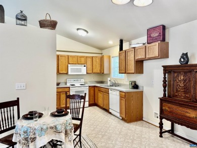 Bright  Cozy One-Level Home in Lake Monticello Discover easy on Lake Monticello Golf Course in Virginia - for sale on GolfHomes.com, golf home, golf lot