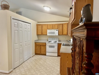 Bright  Cozy One-Level Home in Lake Monticello Discover easy on Lake Monticello Golf Course in Virginia - for sale on GolfHomes.com, golf home, golf lot