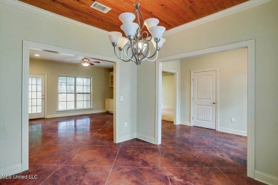 This immaculate 3-bedroom, 2-bathroom home boasts a spacious 1 on Castlewoods Golf Club in Mississippi - for sale on GolfHomes.com, golf home, golf lot