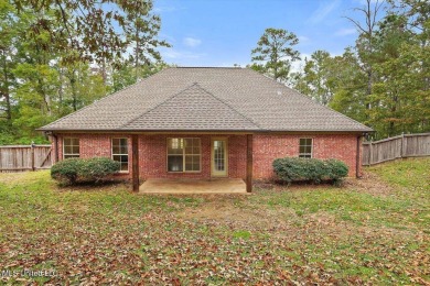 This immaculate 3-bedroom, 2-bathroom home boasts a spacious 1 on Castlewoods Golf Club in Mississippi - for sale on GolfHomes.com, golf home, golf lot