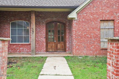 This immaculate 3-bedroom, 2-bathroom home boasts a spacious 1 on Castlewoods Golf Club in Mississippi - for sale on GolfHomes.com, golf home, golf lot