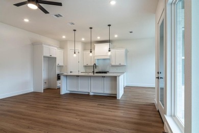 BUILDER OFFERING A 2-1 INTEREST RATE BUYDOWN. Welcome to the on Heath Golf and Yacht Club in Texas - for sale on GolfHomes.com, golf home, golf lot