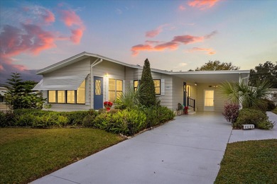 Stunning, completely remodeled 2-bedroom, 2-bathroom home with on Zellwood Station Country Club in Florida - for sale on GolfHomes.com, golf home, golf lot