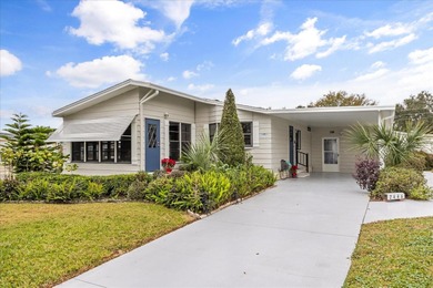 Stunning, completely remodeled 2-bedroom, 2-bathroom home with on Zellwood Station Country Club in Florida - for sale on GolfHomes.com, golf home, golf lot