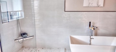 Fully renovated: modern kitchen with SS appliances and granite on Heritage Ridge Golf Club in Florida - for sale on GolfHomes.com, golf home, golf lot