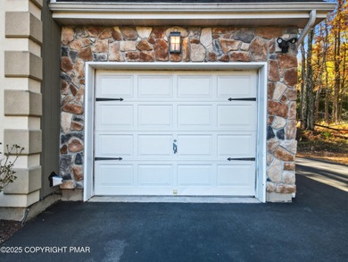 WELCOME TO 104 WOLF HOLLOW RD, A GOLF LOVERS DREAM!! Situated on Split Rock Resort and Country Club in Pennsylvania - for sale on GolfHomes.com, golf home, golf lot