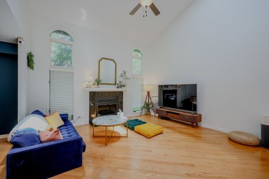 Don't miss this exceptional bright and beautiful spaious on Old Orchard Country Club in Illinois - for sale on GolfHomes.com, golf home, golf lot