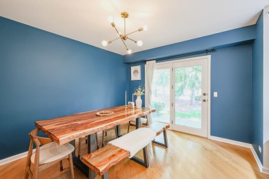 Don't miss this exceptional bright and beautiful spaious on Old Orchard Country Club in Illinois - for sale on GolfHomes.com, golf home, golf lot
