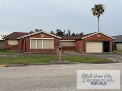 This 2- bedroom, 2-Bath home offers incredible potential in a on River Bend Country Club in Texas - for sale on GolfHomes.com, golf home, golf lot