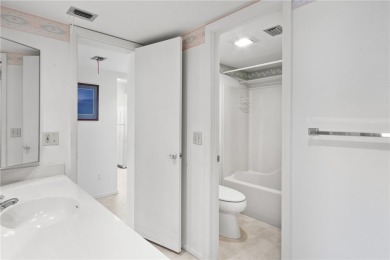 Welcome to your cozy, turnkey condo boasting breathtaking lake & on Vista Plantation Golf Club in Florida - for sale on GolfHomes.com, golf home, golf lot