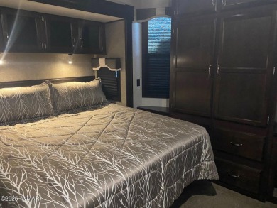 LOCATION LOCATION !!! This property is located with a view of on Juniper Ridge R.V. Golf Resort in Arizona - for sale on GolfHomes.com, golf home, golf lot