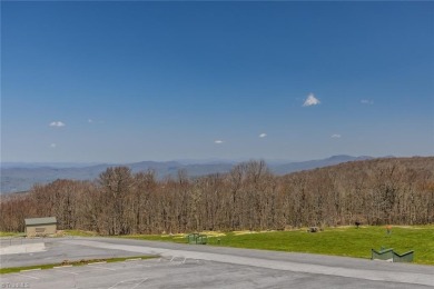 AFFORDABLE MOUNTAIN GETAWAY - Priced to Sell and READY FOR on Beech Mountain Club in North Carolina - for sale on GolfHomes.com, golf home, golf lot