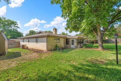 Spacious 3-2-2 ranch style house with a 300 sq ft enclosed patio on Iron Horse Golf Course in Texas - for sale on GolfHomes.com, golf home, golf lot