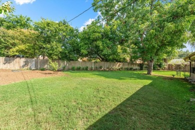 Spacious 3-2-2 ranch style house with a 300 sq ft enclosed patio on Iron Horse Golf Course in Texas - for sale on GolfHomes.com, golf home, golf lot