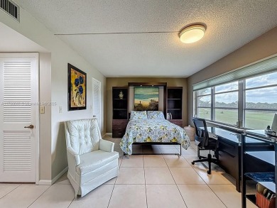 This charming 2-bed, 2-bath home features tile floors, neutral on Hollybrook Golf and Tennis Club  in Florida - for sale on GolfHomes.com, golf home, golf lot