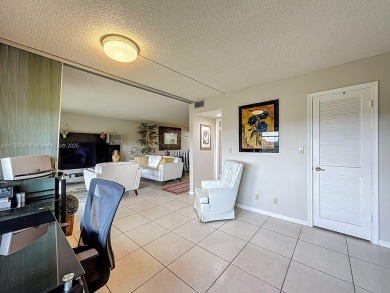This charming 2-bed, 2-bath home features tile floors, neutral on Hollybrook Golf and Tennis Club  in Florida - for sale on GolfHomes.com, golf home, golf lot