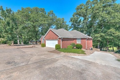A stunning residence nestled on Dogwood golf course in Bella on Bella Vista - Metfield Golf Complex and Country Club in Arkansas - for sale on GolfHomes.com, golf home, golf lot
