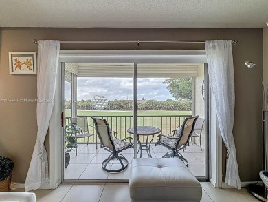 This charming 2-bed, 2-bath home features tile floors, neutral on Hollybrook Golf and Tennis Club  in Florida - for sale on GolfHomes.com, golf home, golf lot