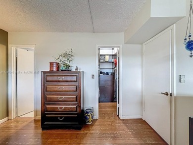 This charming 2-bed, 2-bath home features tile floors, neutral on Hollybrook Golf and Tennis Club  in Florida - for sale on GolfHomes.com, golf home, golf lot
