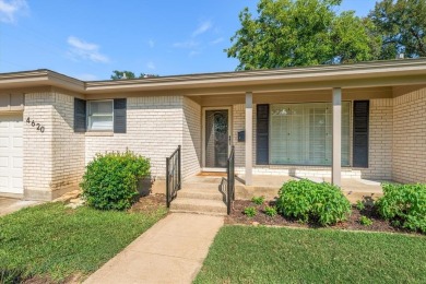 Spacious 3-2-2 ranch style house with a 300 sq ft enclosed patio on Iron Horse Golf Course in Texas - for sale on GolfHomes.com, golf home, golf lot