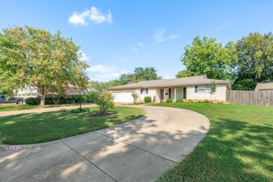 Spacious 3-2-2 ranch style house with a 300 sq ft enclosed patio on Iron Horse Golf Course in Texas - for sale on GolfHomes.com, golf home, golf lot