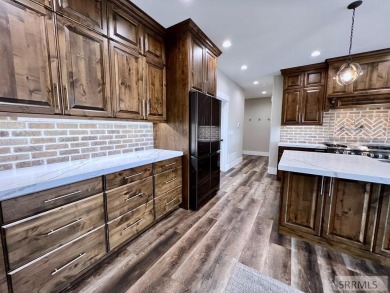 Inviting, desirable, light-filled home is immaculate and move-in on Sage Lakes Municipal Golf Course in Idaho - for sale on GolfHomes.com, golf home, golf lot