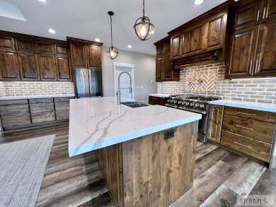 Inviting, desirable, light-filled home is immaculate and move-in on Sage Lakes Municipal Golf Course in Idaho - for sale on GolfHomes.com, golf home, golf lot