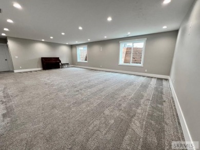 Inviting, desirable, light-filled home is immaculate and move-in on Sage Lakes Municipal Golf Course in Idaho - for sale on GolfHomes.com, golf home, golf lot